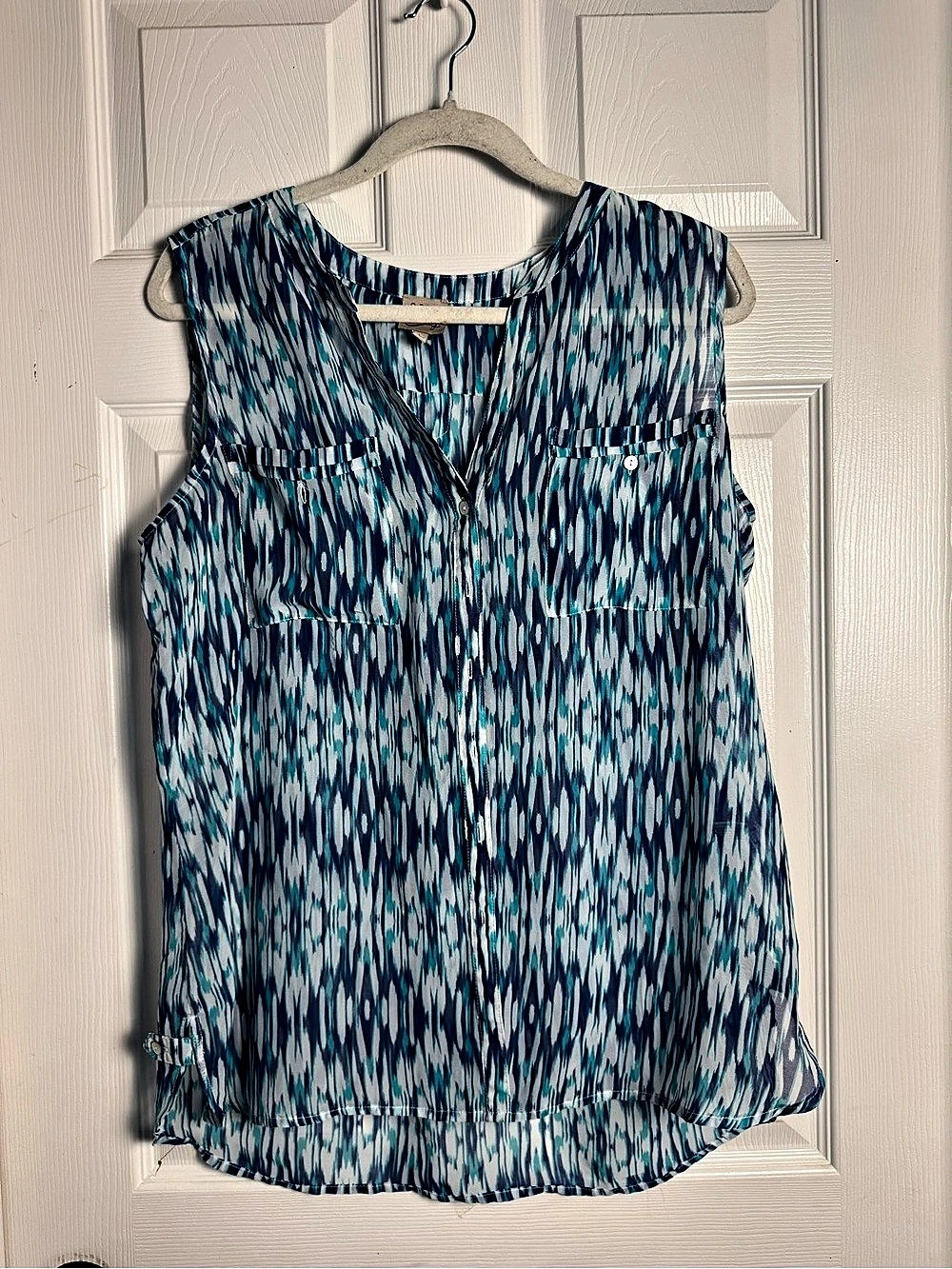 Como Vintage Abstract Print Sleeveless Blouse in Blue & White